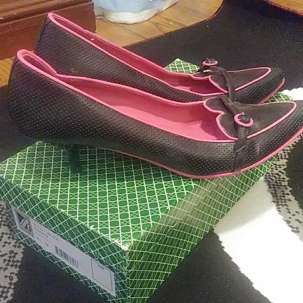 Shoes - Picture 2 of 2